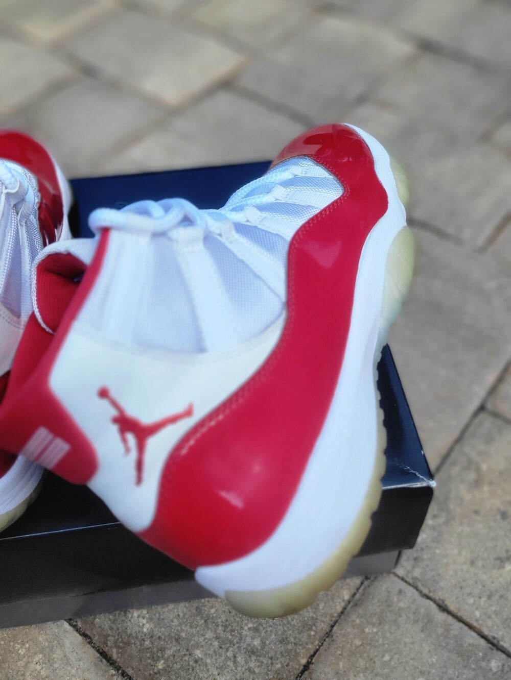 Jirdan 11 Retro 'Cherry" - Picture 2 of 10